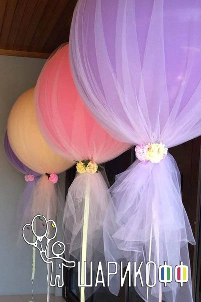 Оформление зала воздушными шарами "Большой шар в ткани"